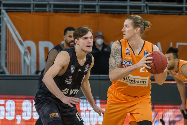 杨瀚森以身 杨瀚森以身