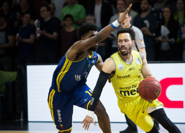 少一人应战 少一人应战